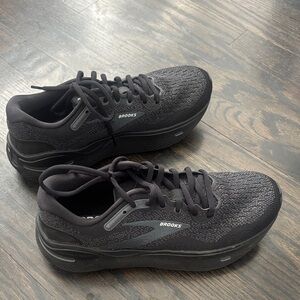 Brooks Ghost Max Running Shoes W7.5
